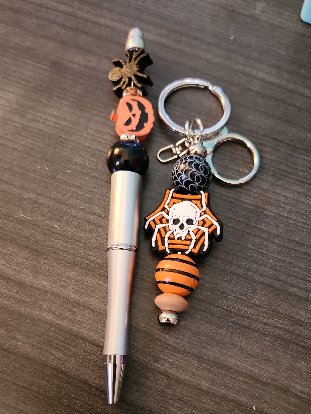 Halloween Skull Keychain & Spider Pumpkin Pen